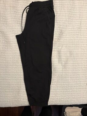 lululemon athletica soft jersey classic fit mid rise cropped jogger